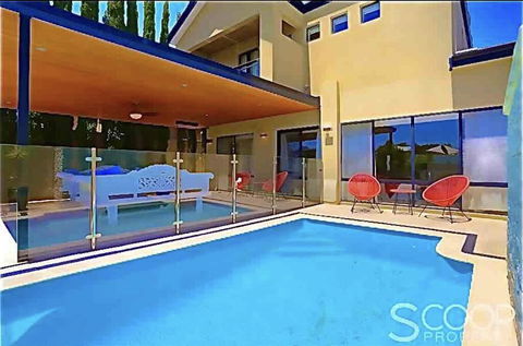 LUXURY VILLA W POOL & SPAS - Accommodation Bookings 0
