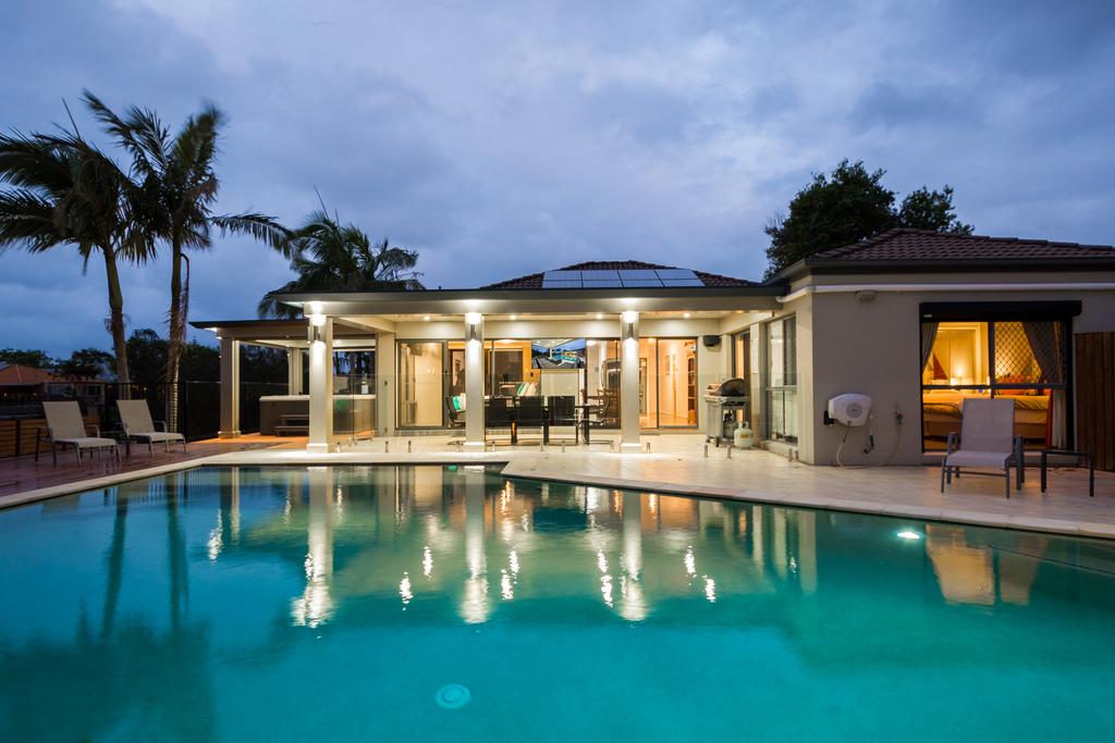 Burleigh Waters QLD Accommodation Bookings
