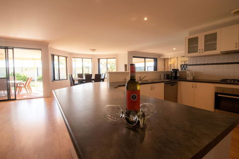 Madora Bay Beach House - Accommodation Bookings 0
