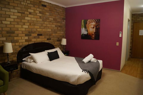 Magdala Motor Lodge & Lakeside Restaurant - Accommodation Bookings 2