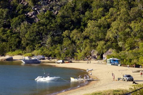 Maggies Beachfront Apt. 4 - Accommodation Bookings 1
