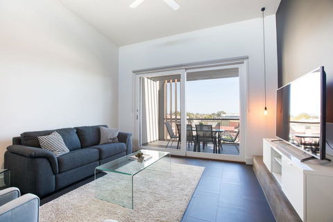 Magnificent Apartment + FREE Car Park Near CBD - Accommodation Bookings 3