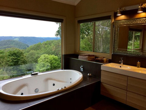 Maleny Luxury Cottages - Accommodation Bookings 1