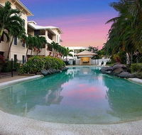 Marina View Apartment - Walk to the Strand - Accommodation Bookings