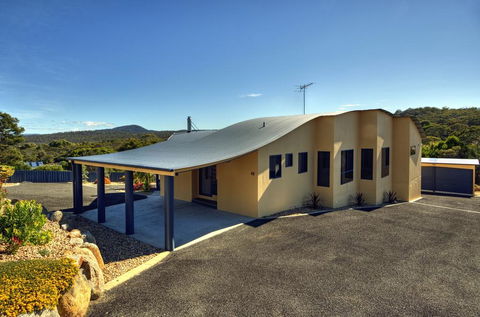 Mayakitana - Overlooking The Golf Course - Accommodation Bookings 3