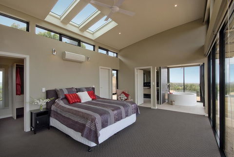 McLaren Eye - Accommodation Bookings 2