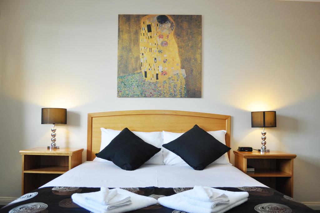 Meadowbrook QLD Accommodation Bookings