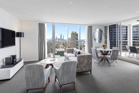 Meriton Suites Broadbeach - Accommodation Bookings 1