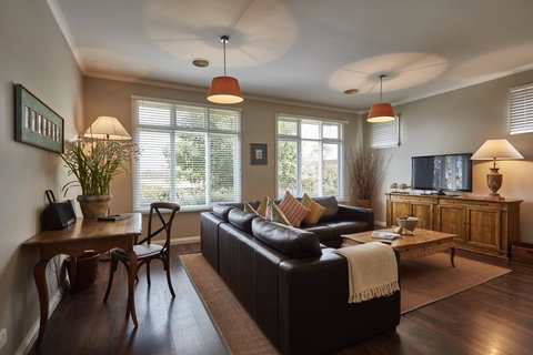 Mews Cottages - Accommodation Bookings 2