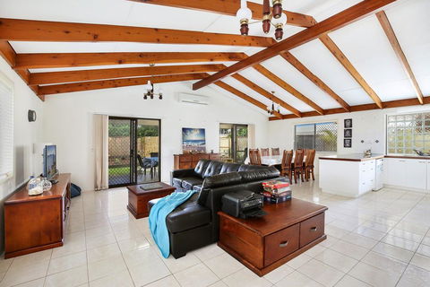 Michael Street 39, Golden Beach - Accommodation Bookings 3