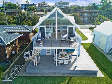 Middle Rock Beach House - Beach Front, Lake Cathie - Accommodation Bookings 1