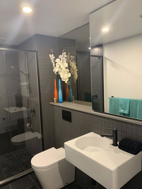 Midnight@Braddon Modern Executive Apt, Pool, Sauna, Secure Parking, Wine - Accommodation Bookings 2