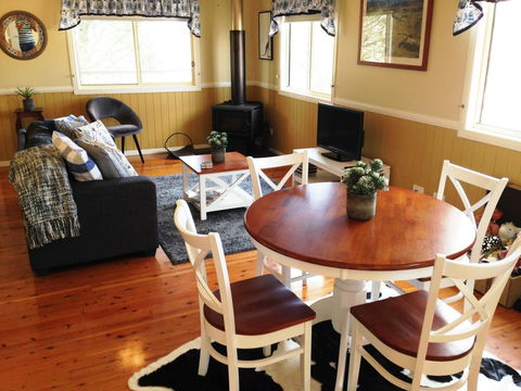 Milford Country Cottages - Accommodation Bookings 2