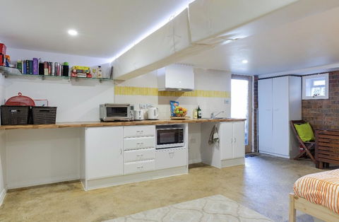 Modern & Homely Comfort - Accommodation Bookings 3
