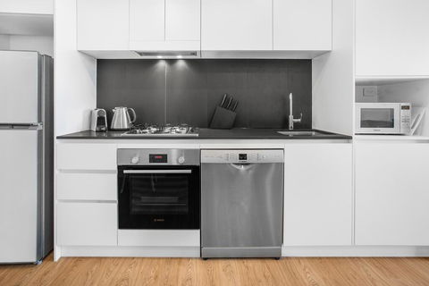 Modern 1-Bed Apartment With Balcony And Leisure Area - Accommodation Bookings 3