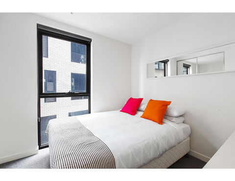 Modern 2 Bed Apartment In Trendy Collingwood - Accommodation Bookings 2