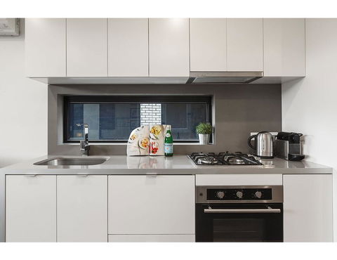 Modern 2 Bed Apartment In Trendy Collingwood - Accommodation Bookings 3