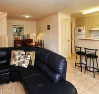 Modern 3 Bedroom Townhouse - Accommodation Bookings