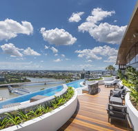 Modern Apartment in South Brisbane Infinity Pool - Accommodation Bookings