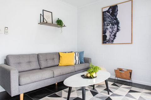 Modern Beach Front Apartment - Accommodation Bookings 2