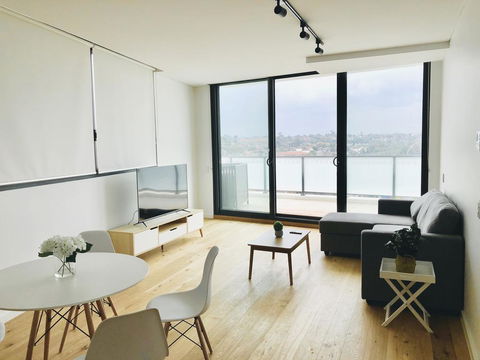 Modern Designer 2BR Apartment Near Airport & Beach - Accommodation Bookings 0