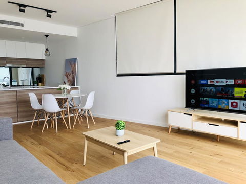 Modern Designer 2BR Apartment Near Airport & Beach - Accommodation Bookings 2