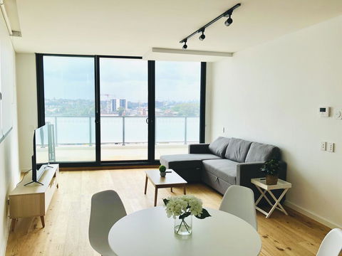 Modern Designer 2BR Apartment Near Airport & Beach - Accommodation Bookings 1