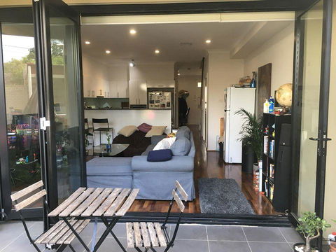 Modern House Close To Sydneys Vibrant Newtown Area - Accommodation Bookings 0