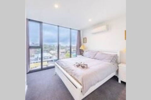 Modern Luxury 3 Bedroom Apartment With Sea Views - Accommodation Bookings 0