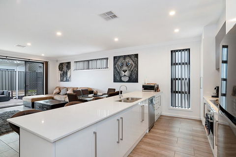 Modern Luxury At Christies Beach - Accommodation Bookings 0