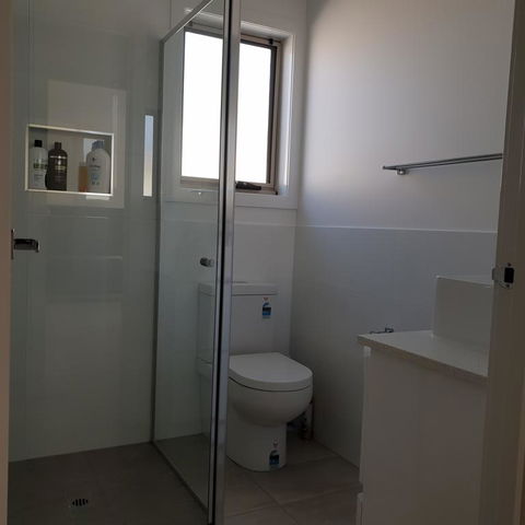 Modern Style Central Location Golden House - Accommodation Bookings 1