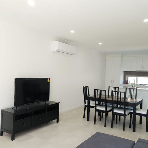 Modern Style Central Location Golden House - Accommodation Bookings 2