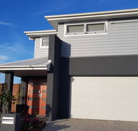 Modern two-story Hampton Style house - Accommodation Bookings