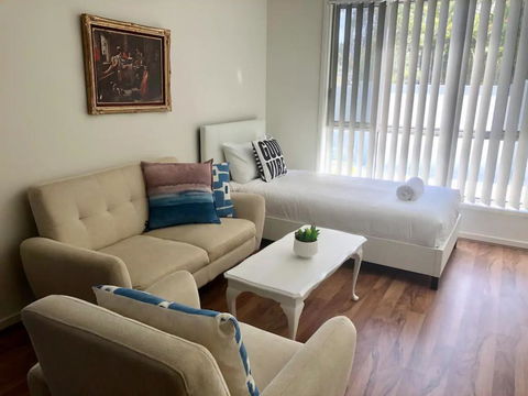 Modern Unit Near To Surfers Paradise - Accommodation Bookings 1