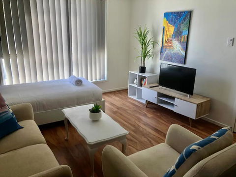 Modern Unit Near To Surfers Paradise - Accommodation Bookings 0
