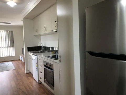 Modern Unit Near To Surfers Paradise - Accommodation Bookings 3