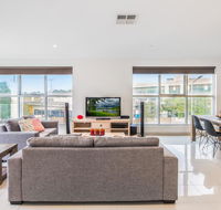 Modern Unit With Balconies Near Melbourne Airport - Accommodation Bookings