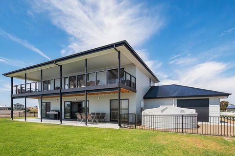 Moments On The Water - Accommodation Bookings 3