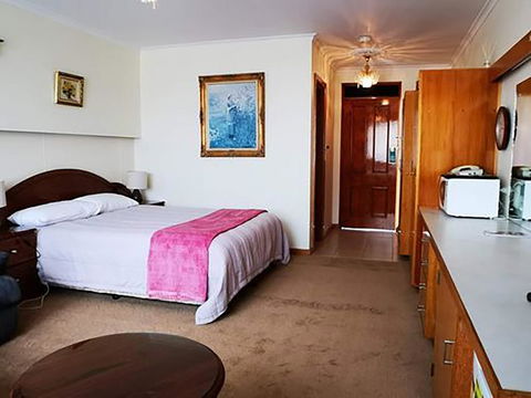 Motel Mayfair On Cavell - Accommodation Bookings 2