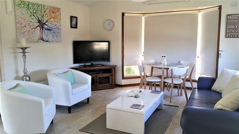 Must Love Dogs B&B & Self Contained Cottage - Accommodation Bookings 3