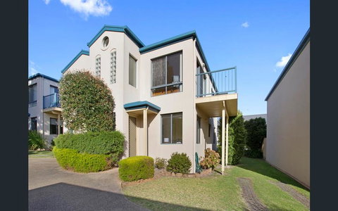 NELSON COVE 2 - Townhouse A Short Walk To Town - Accommodation Bookings 1