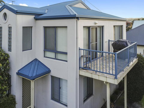 NELSON COVE 2 - Townhouse A Short Walk To Town - Accommodation Bookings 2