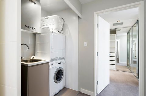 Claremont Quarter Luxury Apartment - Accommodation Bookings 13
