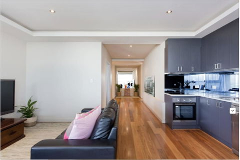 Adele's Luxury South Beach Apartment With King Bed - Accommodation Bookings 12