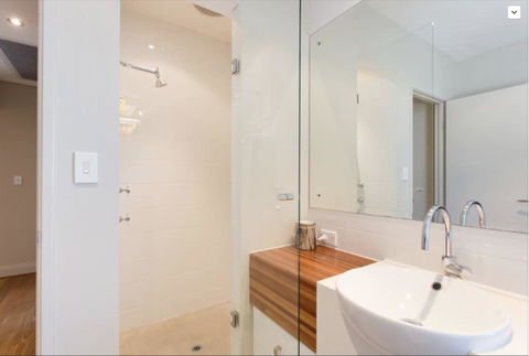 Adele's Luxury South Beach Apartment With King Bed - Accommodation Bookings 16