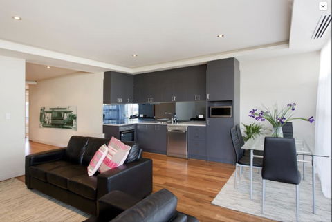 Adele's Luxury South Beach Apartment With King Bed - Accommodation Bookings 10