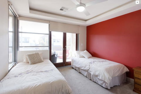 Adele's Luxury South Beach Apartment With King Bed - Accommodation Bookings 7