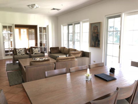 Caves Road Guest Houses - Accommodation Bookings 16
