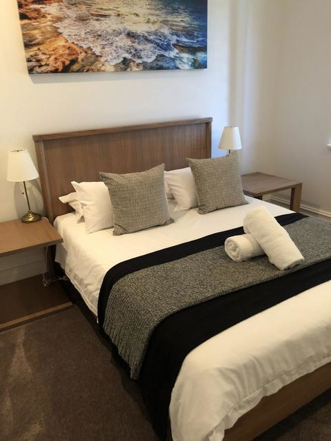 Caves Road Guest Houses - Accommodation Bookings 7