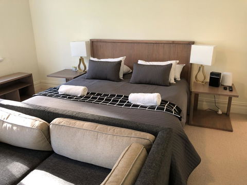 Caves Road Guest Houses - Accommodation Bookings 10